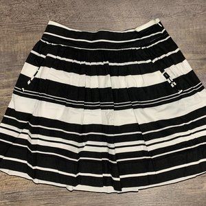 Banana Republic - Loosely pleated striped skirt - 0P - Black & White